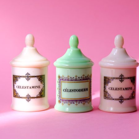 Flacons d’apothicaire en opaline