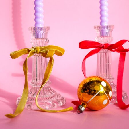 Bougeoirs en verre moulé