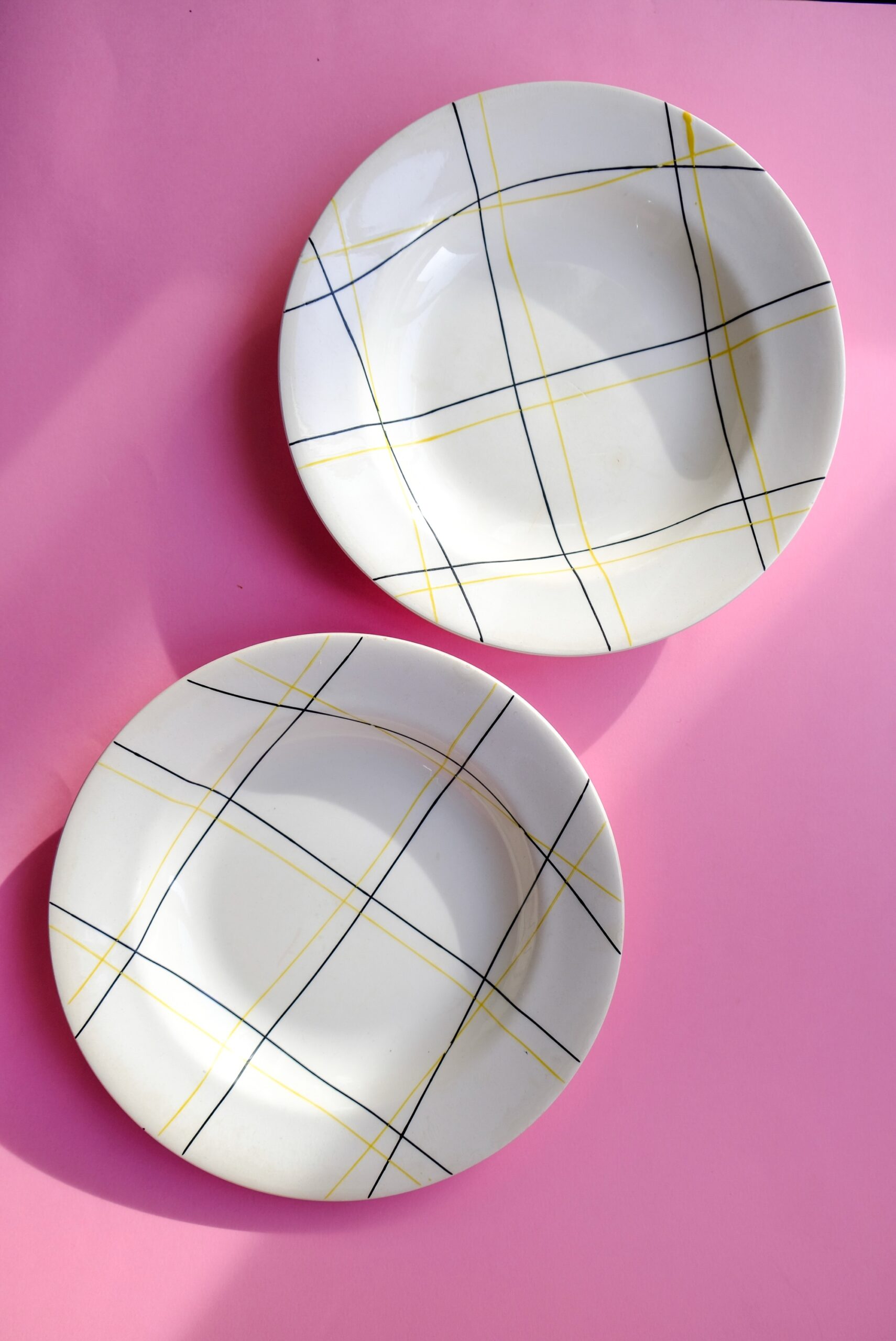 Bar à assiettes carreaux jaunes – Image 2