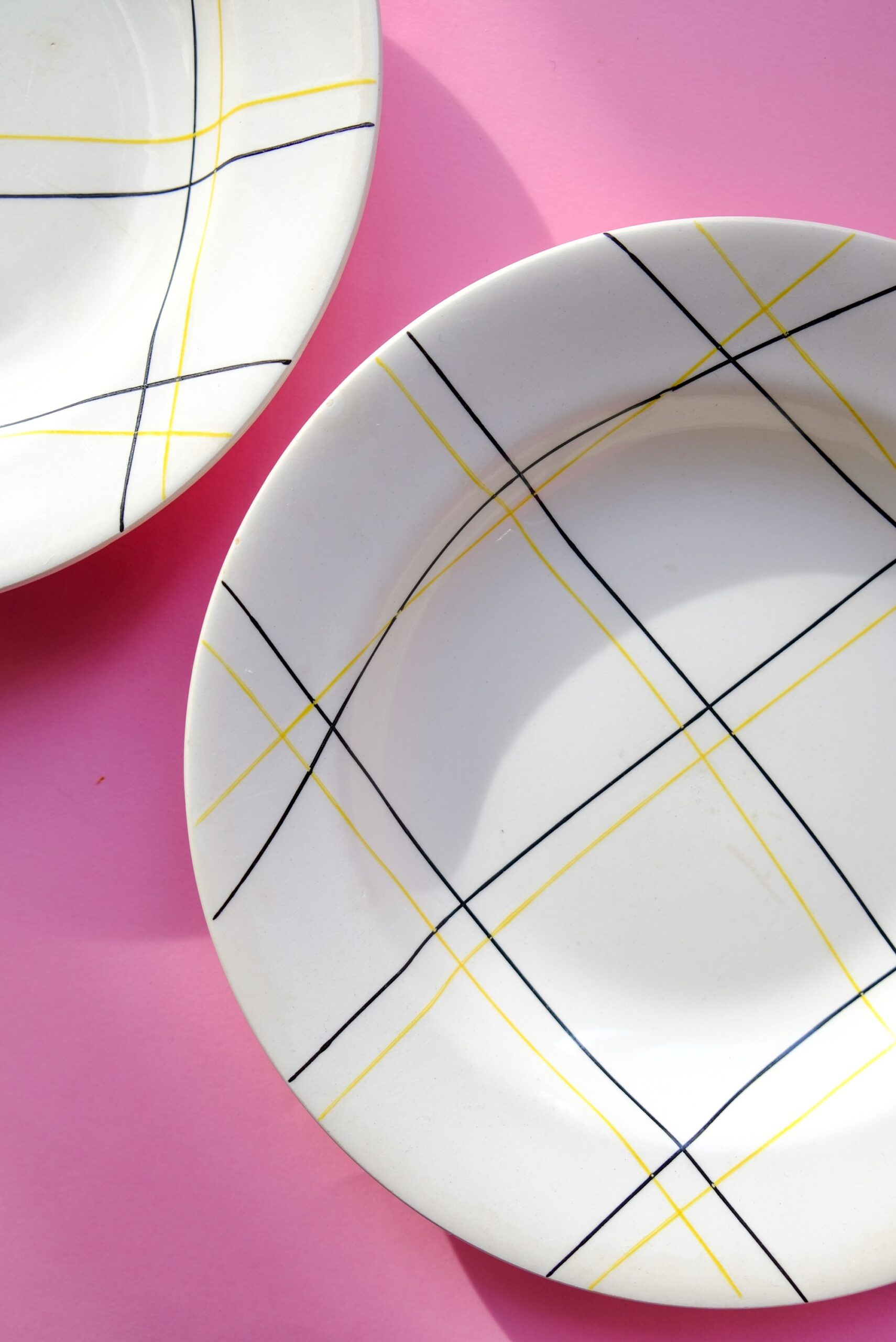 Bar à assiettes carreaux jaunes – Image 5